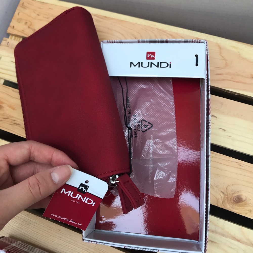 Red Wallet - Picture 5 of 5
